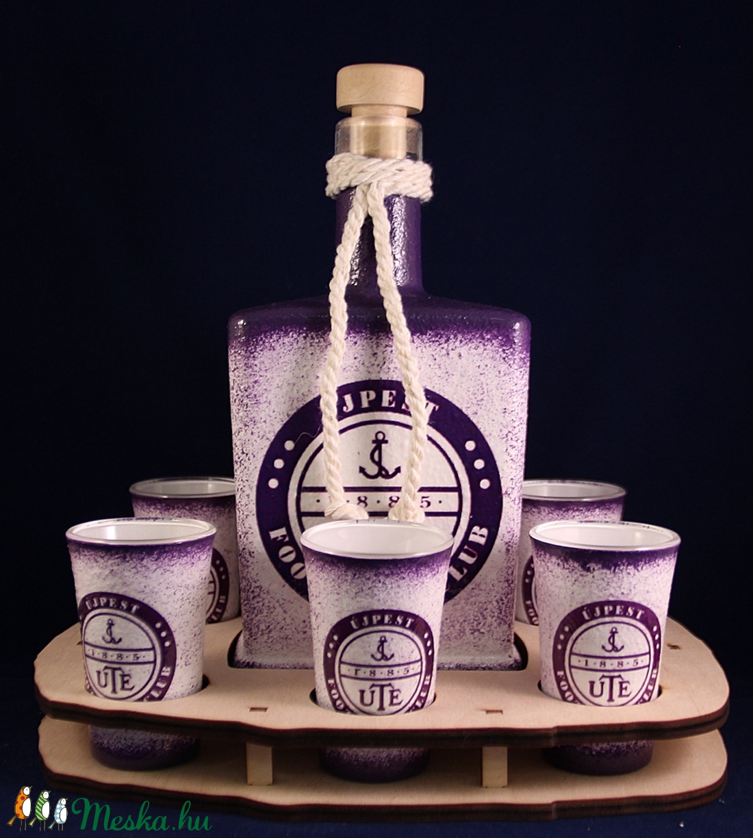 UTE emblémával díszített pálinkás szett ( 0,5 l üveg +6 x 45 ml pohár +tartó ) + tartó ) - otthon & életmód - konyhafelszerelés, tálalás - Meska.hu UTE emblémával díszített pálinkás szett ( 0,5 l üveg +6 x 45 ml pohár +tartó ) + tartó ) - otthon & életmód - konyhafelszerelés, tálalás - Meska.hu