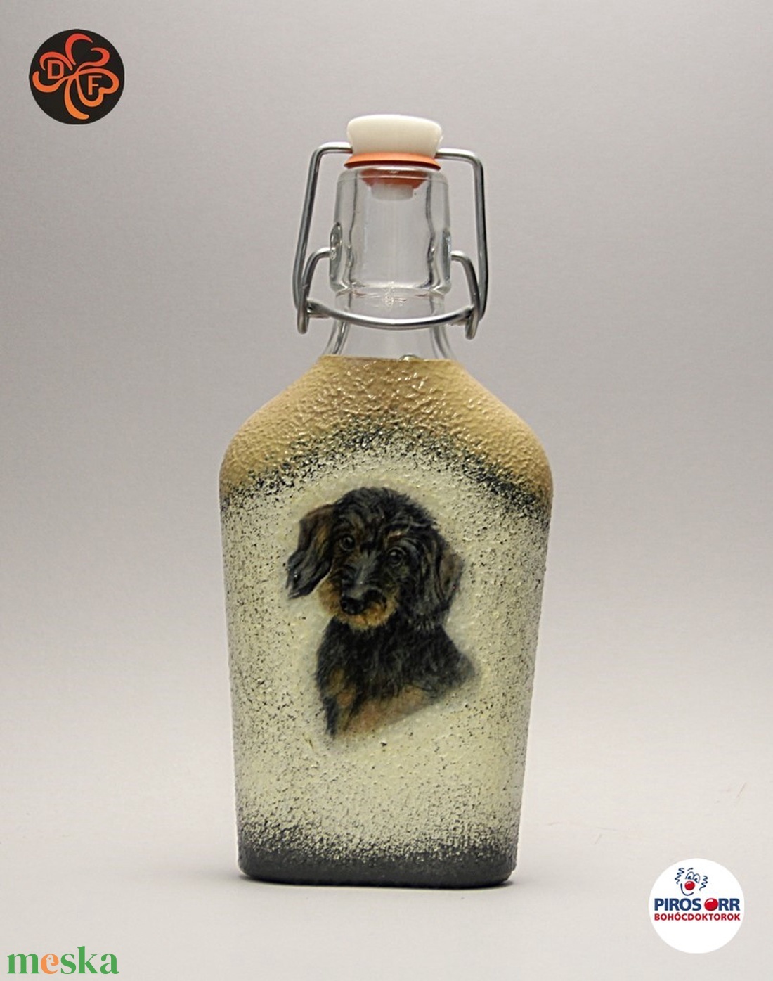 Kutya motívummal ( TACSKÓ ) díszített kis pálinkás üveg  ; Házi kedvenc rajongóknak ;Egyedi állat fotóval is ! - otthon & lakás - dekoráció - asztal és polc dekoráció - díszüveg - Meska.hu