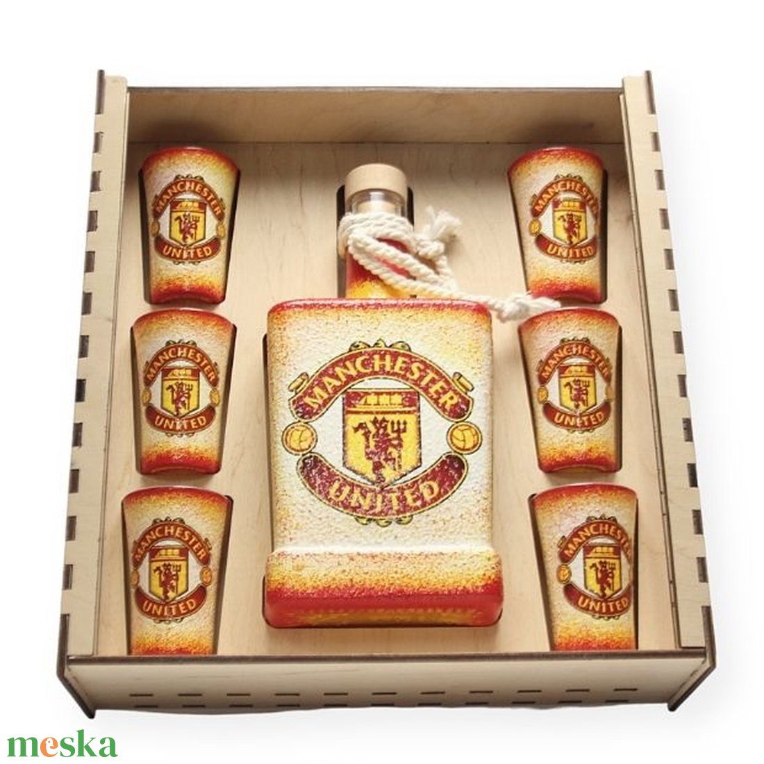 Manchester United whiskys  kínáló - díszdobozban ; foci szurkolóknak, szurkolói ajándék  - otthon & életmód - dekoráció - asztal és polc dekoráció - díszdoboz - Meska.hu