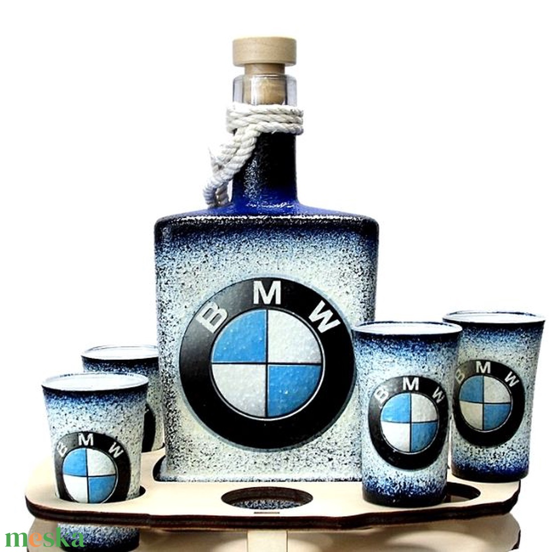 BMW emblémás ajándék -családi pálinkás kínáló készlet - egyedi fotóval is  - otthon & lakás - konyhafelszerelés, tálalás - tálalás - pálinkás poharak, szettek - Meska.hu