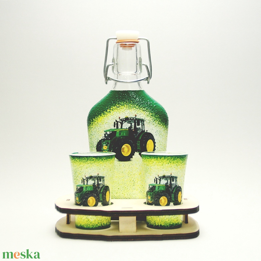 Gazda és társa pálinkás kínáló ; Saját John Deere Traktorod fényképével is!  - otthon & életmód - konyhafelszerelés, tálalás - tálalás - pálinkás poharak, szettek - Meska.hu