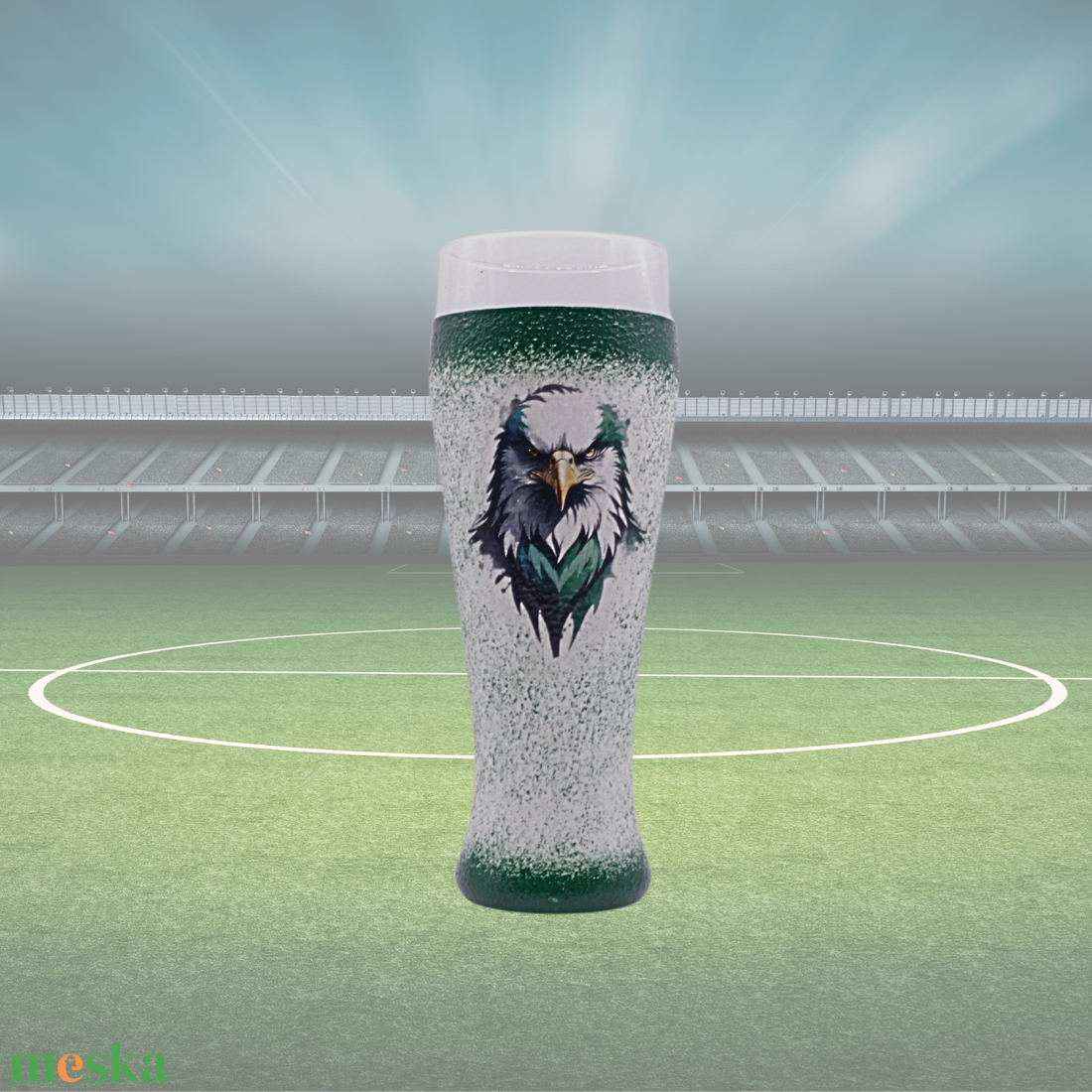 Sörös pohár  zöld sassal díszítve  - akár FTC szurkolói ajándék  - férjednek , párodnak, szerelmednek minden alkalomra  - otthon & életmód - konyhafelszerelés, tálalás - tálalás - sörös pohár és korsó - Meska.hu