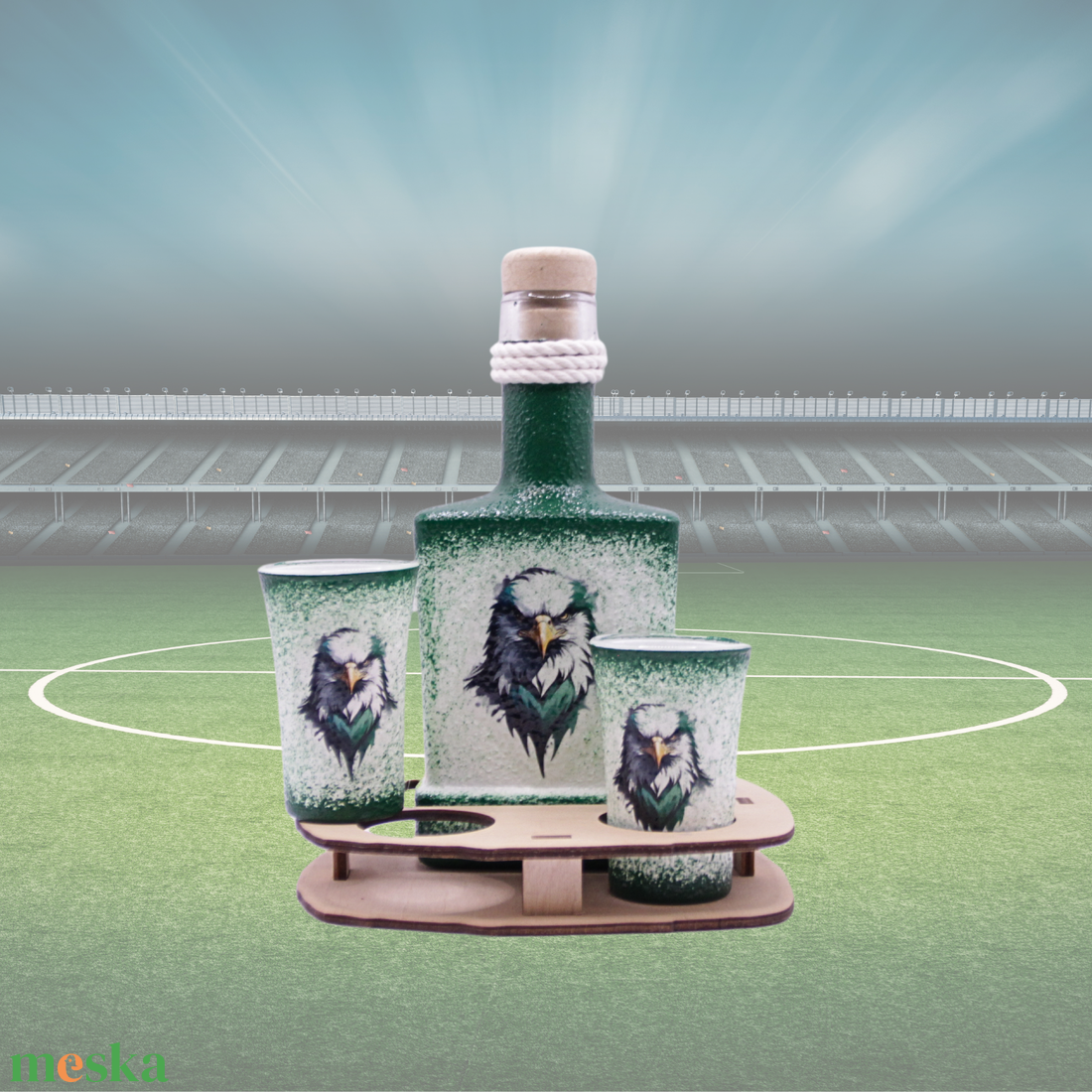 Zöld sassal díszített pálinka kínáló szett - szurkolói ajándék lehet FTC rajongóknak karácsonyra-névnapra - születésnap  - otthon & életmód - konyhafelszerelés, tálalás - tálalás - pálinkás poharak, szettek - Meska.hu