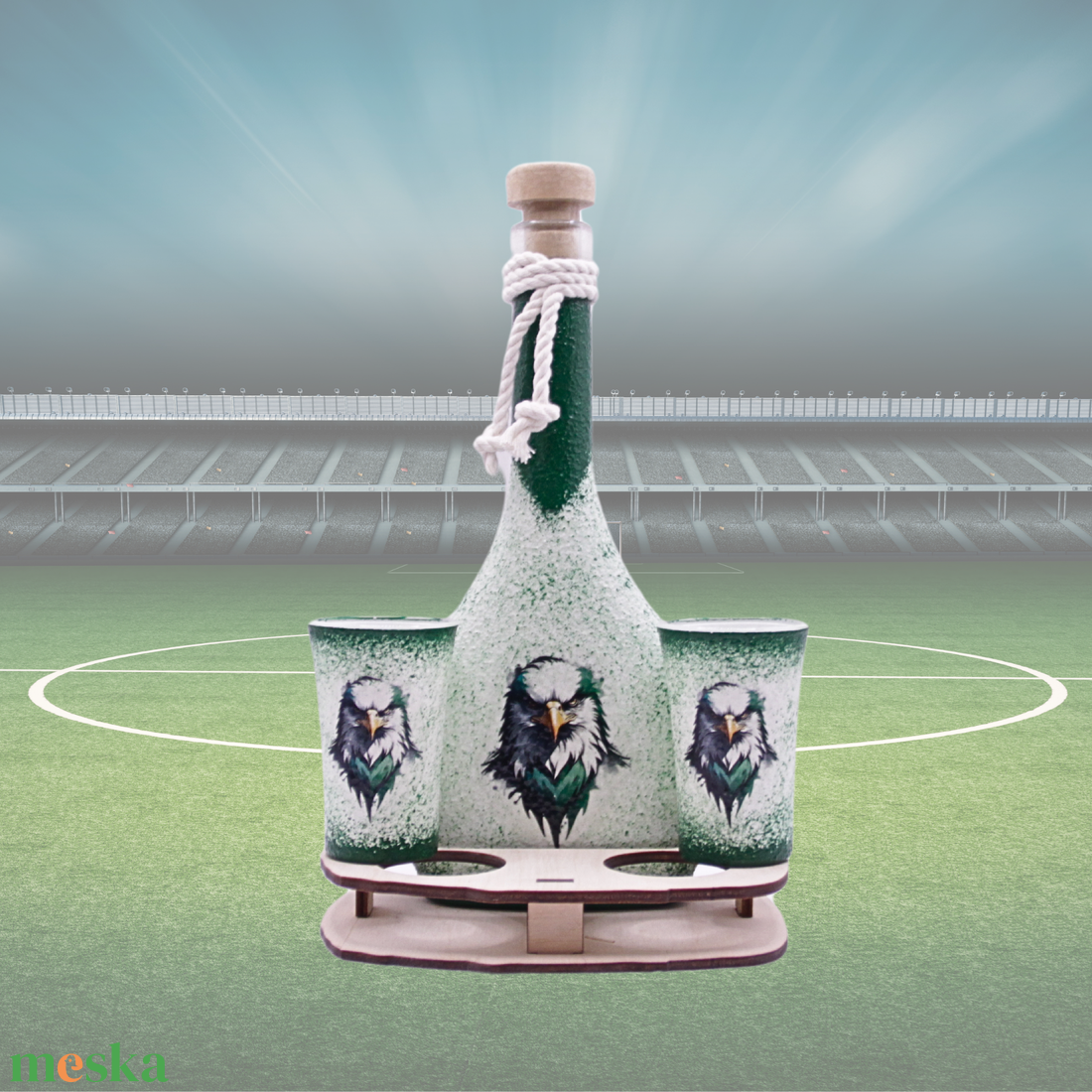 Zöld sassal díszített pálinka kínáló szett - szurkolói ajándék lehet FTC rajongóknak karácsonyra-névnapra - születésnap  - otthon & életmód - konyhafelszerelés, tálalás - tálalás - pálinkás poharak, szettek - Meska.hu