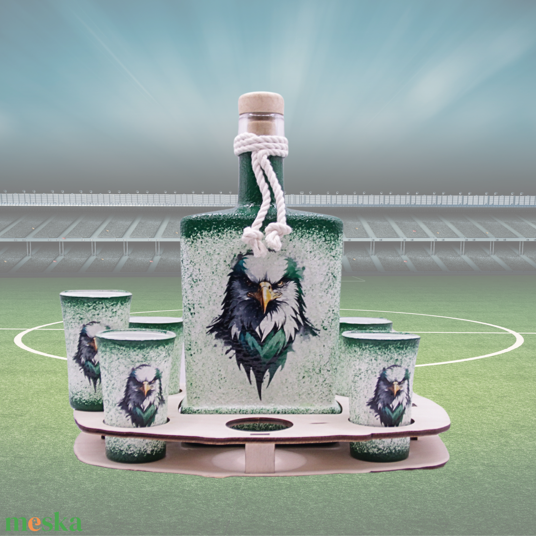 Szurkolói ajándék férfiaknak -  zöld sassal díszített pálinka kínáló szett - otthon & életmód - konyhafelszerelés, tálalás - tálalás - pálinkás poharak, szettek - Meska.hu