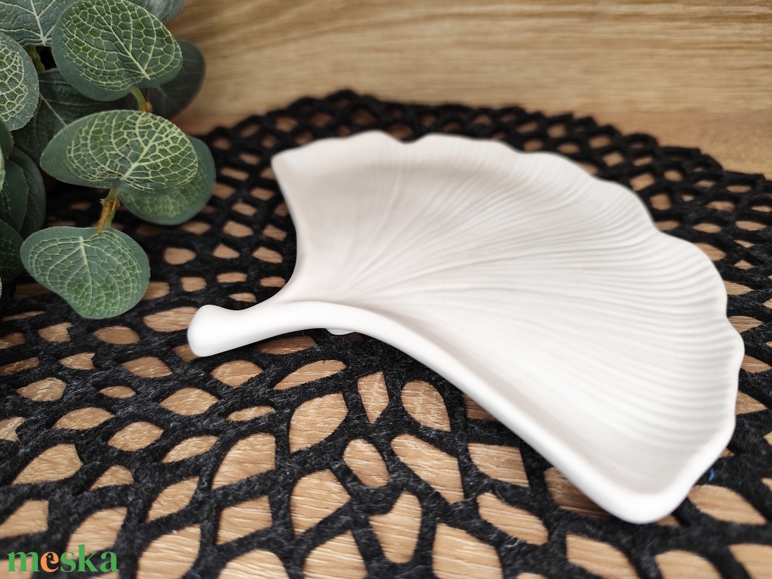 Ginkgo levél tálca - ékszer - ékszertartó - ékszertartó állvány - Meska.hu
