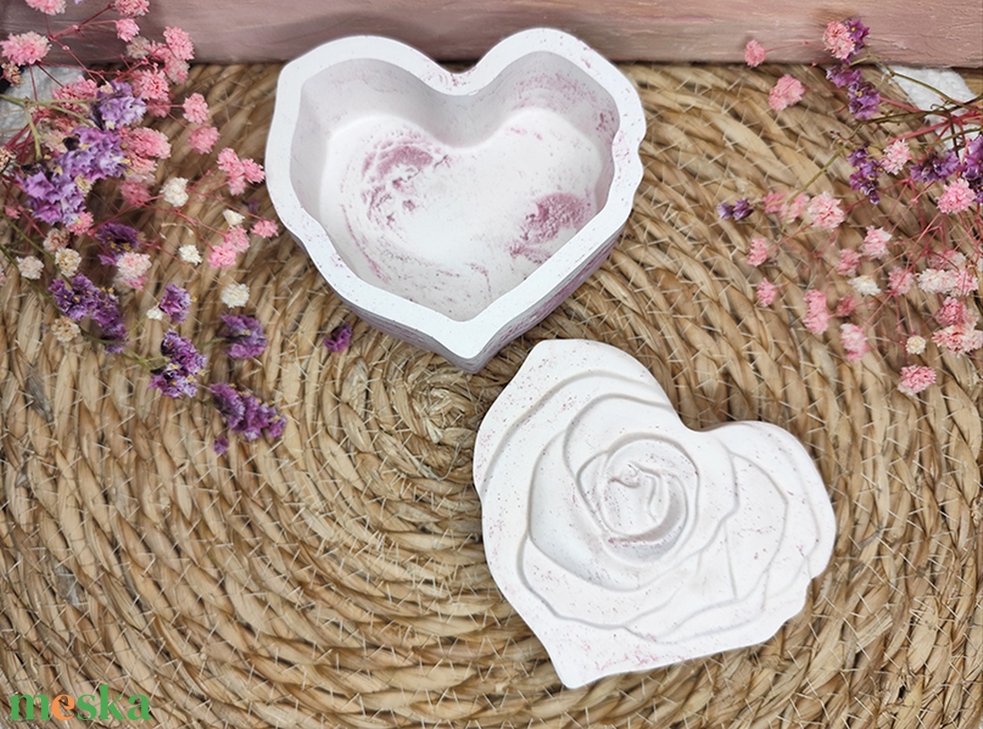Rózsás szív tároló (pink-rose) - ékszer - ékszertartó - ékszerdoboz - Meska.hu