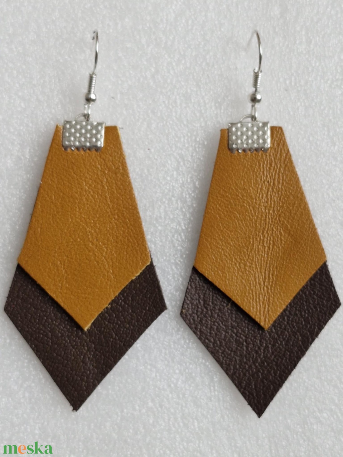 Bőr fülbevaló - ékszer - fülbevaló - lógó fülbevaló - Meska.hu