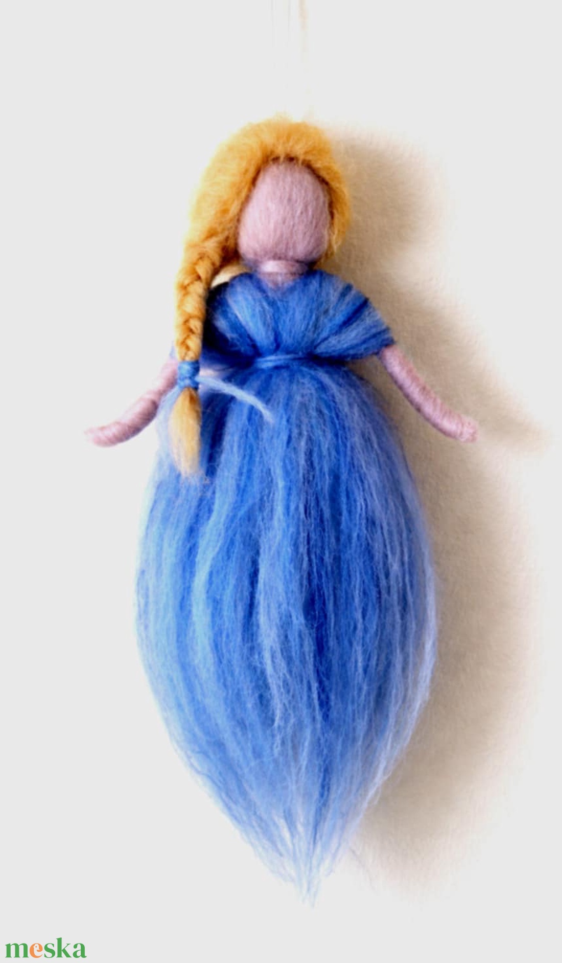 Egyedi gyapjú tündér a tél színeiben /18cm./ - otthon & életmód - dekoráció - fali és függő dekoráció - függődísz - Meska.hu