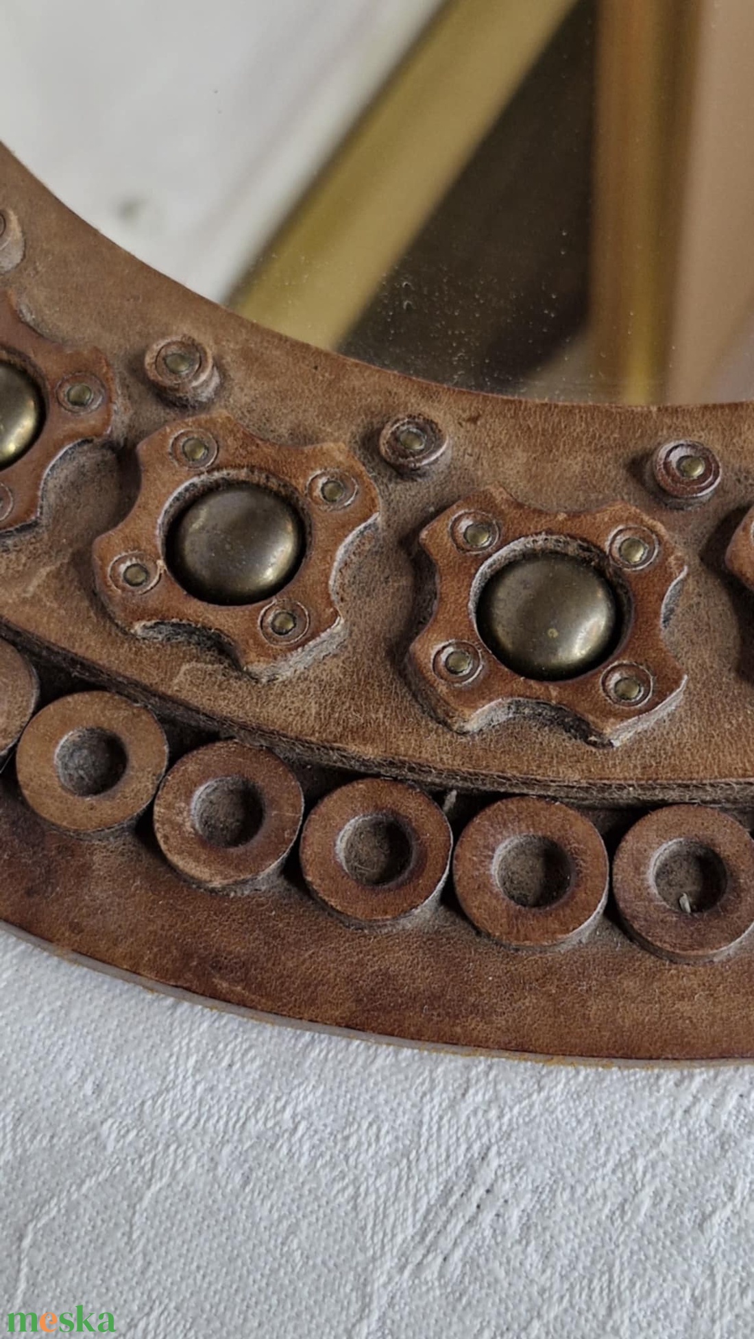 Vintage iparművészeti bőrdíszműves fali tükör (34 cm) � 1970-es évek - otthon & életmód - dekoráció - tükör - Meska.hu