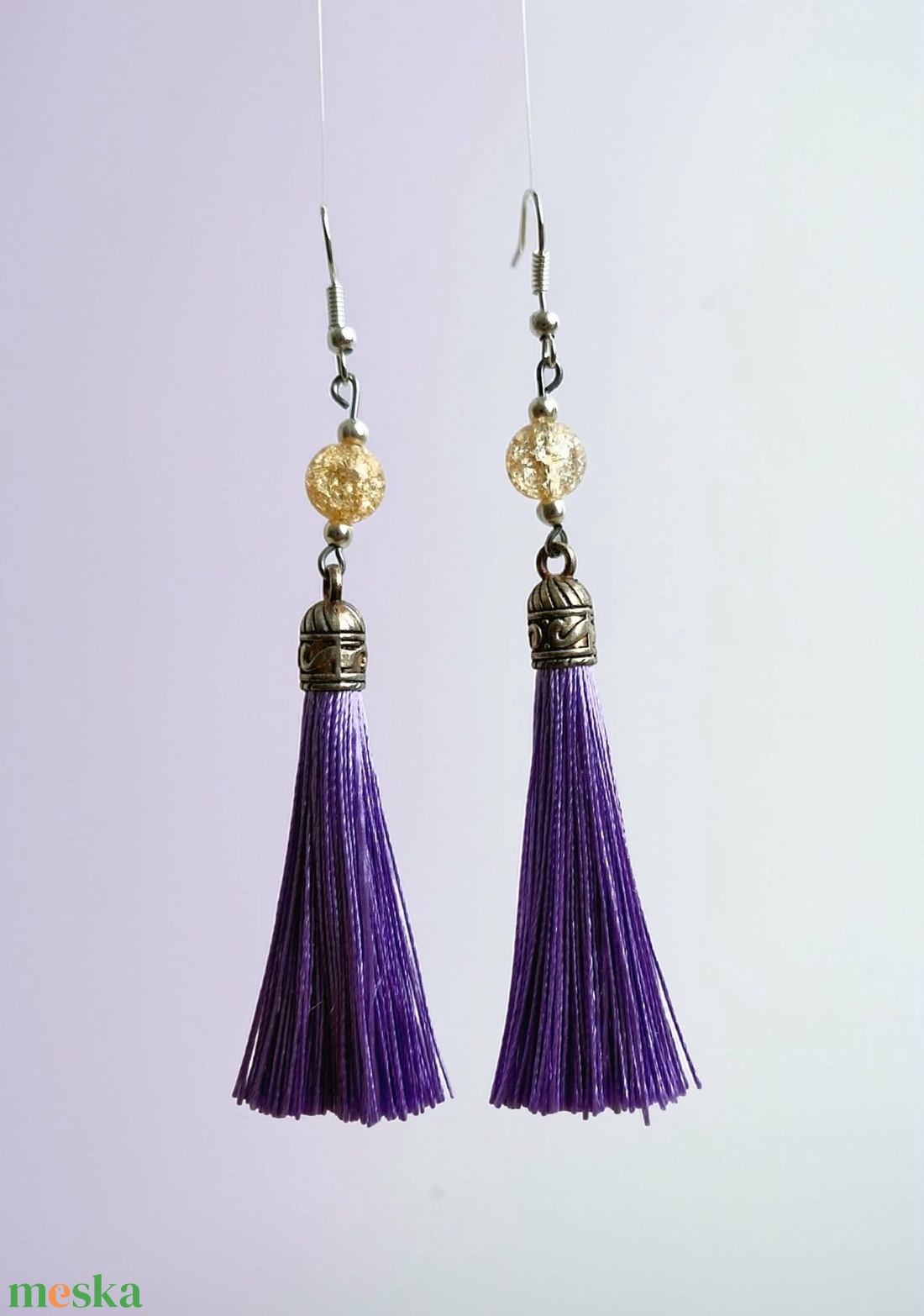 Halvány lila selyembojtos fülbevaló roppantott hegyikristály ásványgyönggyel - ékszer - fülbevaló - lógó fülbevaló - Meska.hu