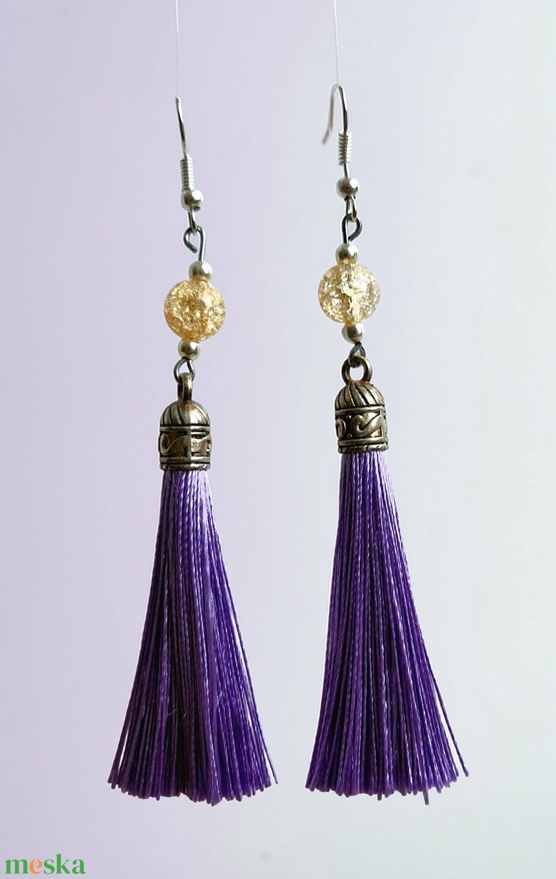 Halvány lila selyembojtos fülbevaló roppantott hegyikristály ásványgyönggyel - ékszer - fülbevaló - lógó fülbevaló - Meska.hu