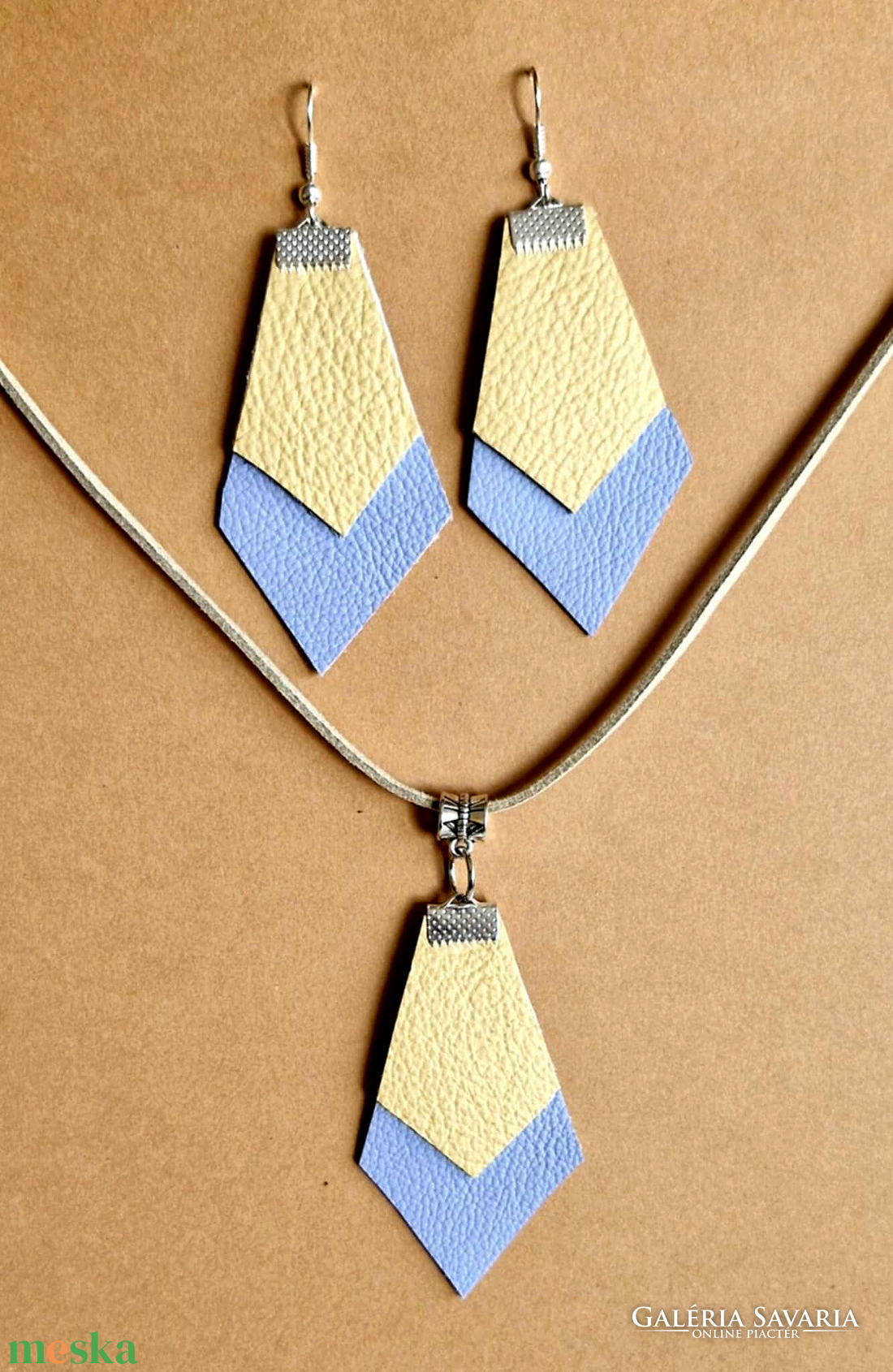 Modern bőr ékszerszett � halvány lila és bézs rombusz, kézműves design - ékszer - ékszerszett - Meska.hu