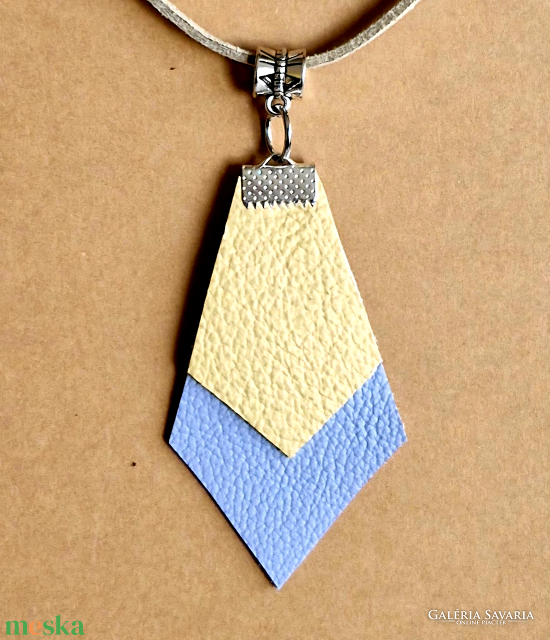 Modern bőr ékszerszett � halvány lila és bézs rombusz, kézműves design - ékszer - ékszerszett - Meska.hu
