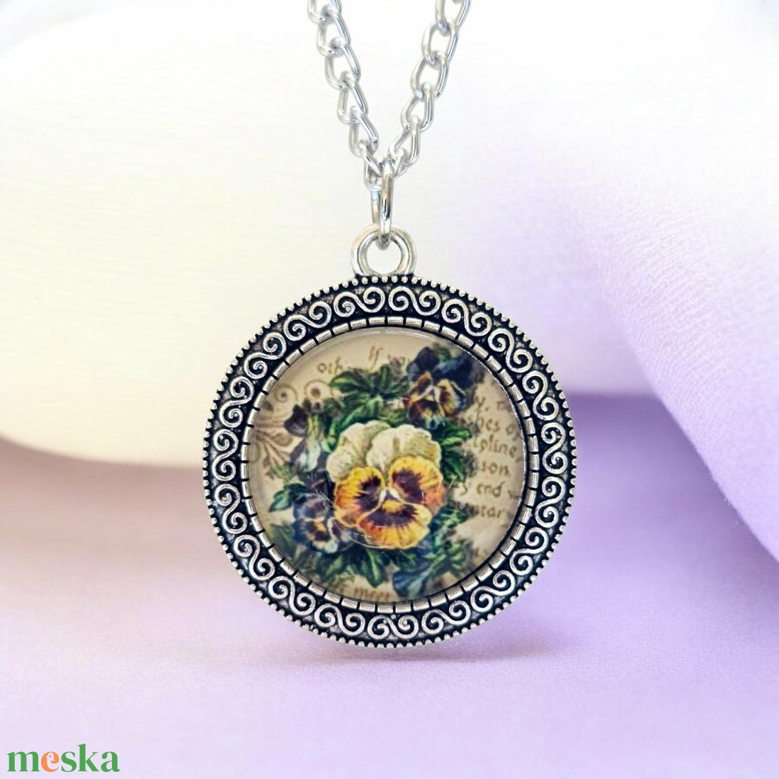 Vintage virágos üveglencsés nyaklánc � antik ezüst színben - ékszer - nyaklánc - medálos nyaklánc - Meska.hu