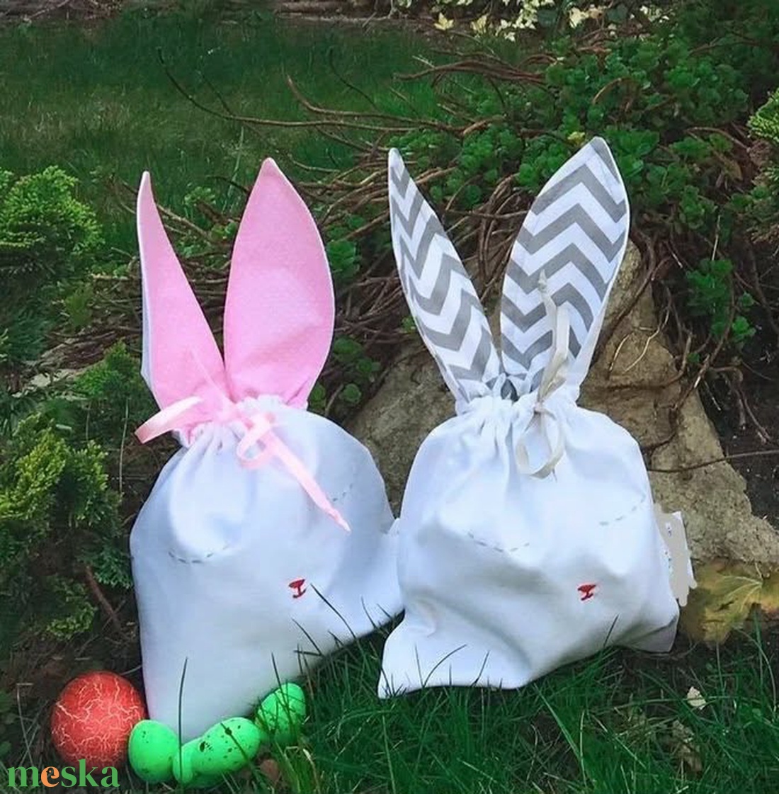 Kézzel hímzett menta/rózsaszín húsvéti nyuszis zsák erős vászonból - otthon & életmód - papír, írószer - ajándékozás kellékei - ajándékzsák, csomagolás - Meska.hu