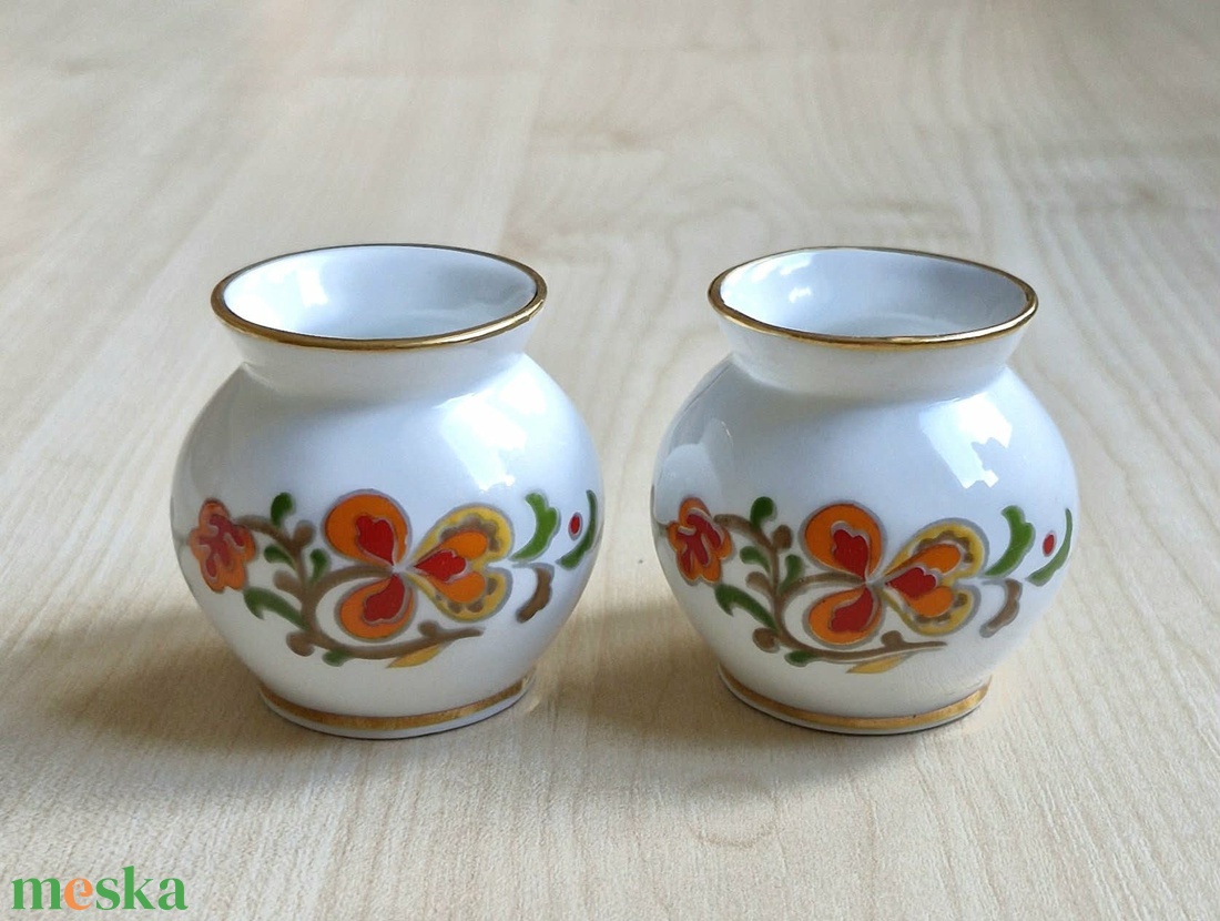 Ritka vintage Schmidt Brazil porcelán mini váza pár � aranyozott, 5 cm - otthon & életmód - virágdekoráció - virágtartó - váza - Meska.hu