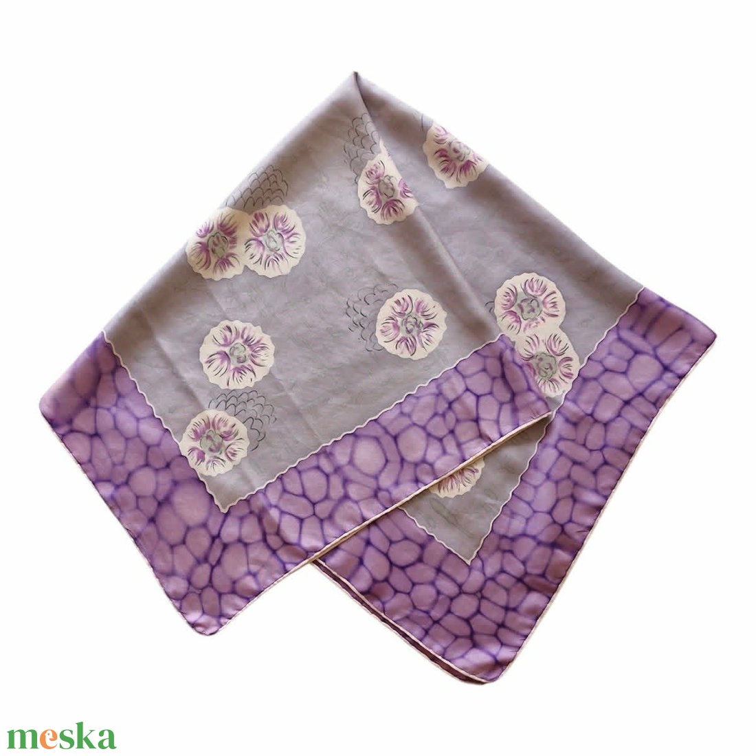 Vintage hernyóselyem kendő � Kézzel pödört szegéllyel, lila virágos és mozaikmintás (76x76 cm) - ruha & divat - sál, sapka, kendő - kendő - Meska.hu