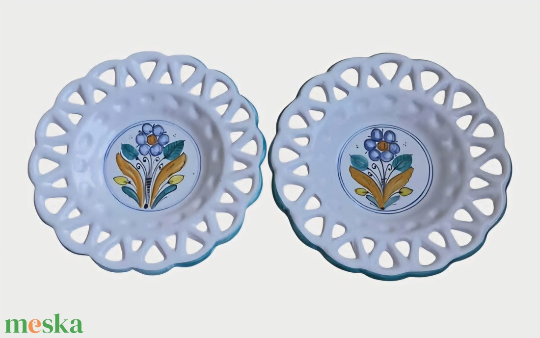 Zsűrizett Népi Iparművészeti Dísztányér Pár � Áttört Peremű Ritkaság (2 db, 20 cm) - otthon & életmód - dekoráció - dísztárgy - Meska.hu