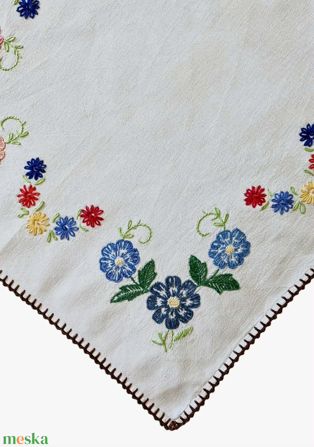 Hímzett Virágos Terítő � Vintage Kézimunka (50x55 cm) - otthon & életmód - lakástextil - abrosz, terítő - asztalközép terítő - Meska.hu