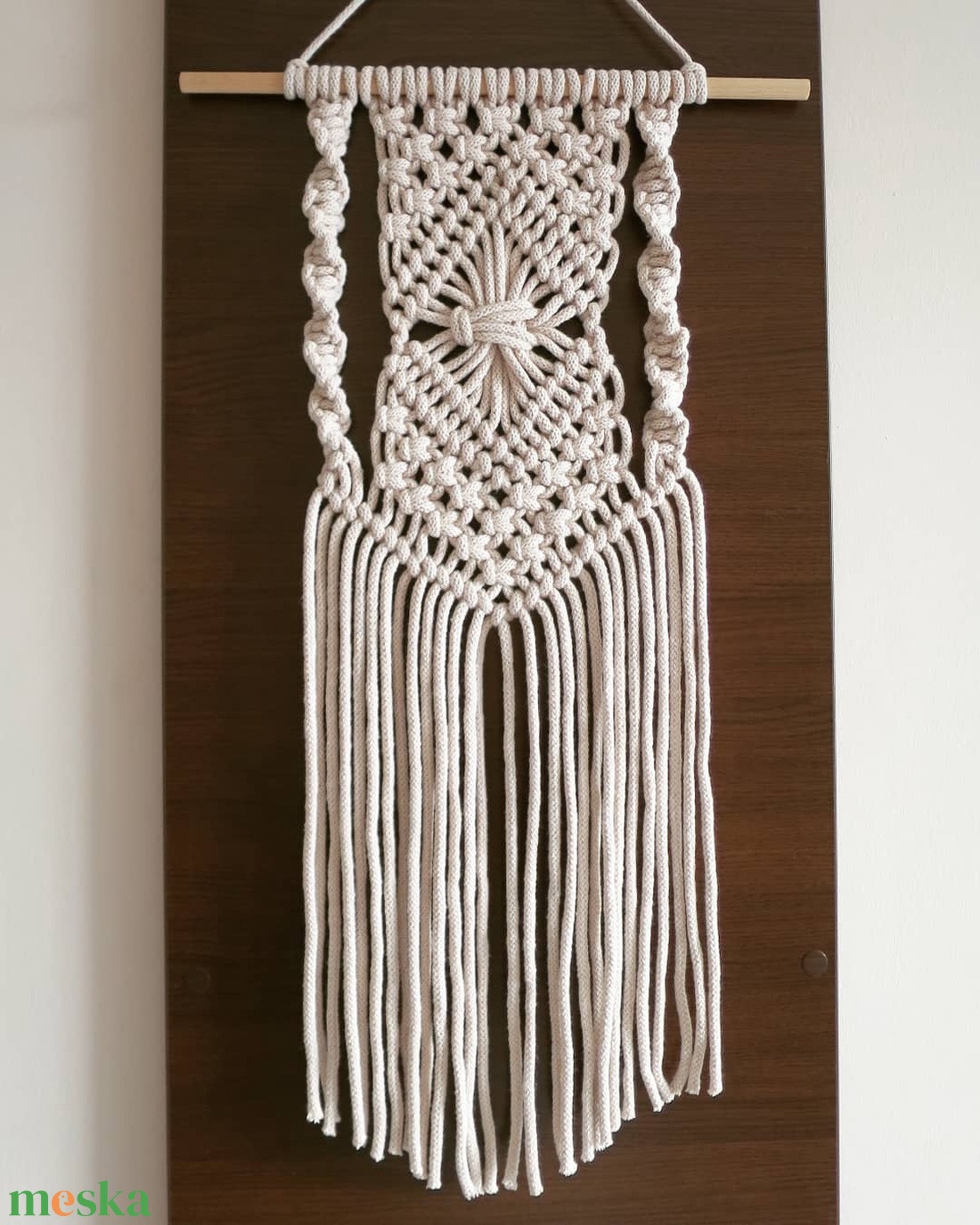 Makramé fali dísz nude színben - otthon & életmód - dekoráció - fali és függő dekoráció - falra akasztható dekor - Meska.hu