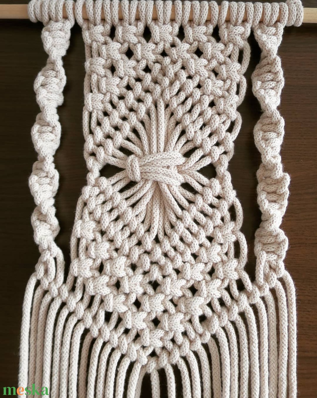 Makramé fali dísz nude színben - otthon & életmód - dekoráció - fali és függő dekoráció - falra akasztható dekor - Meska.hu