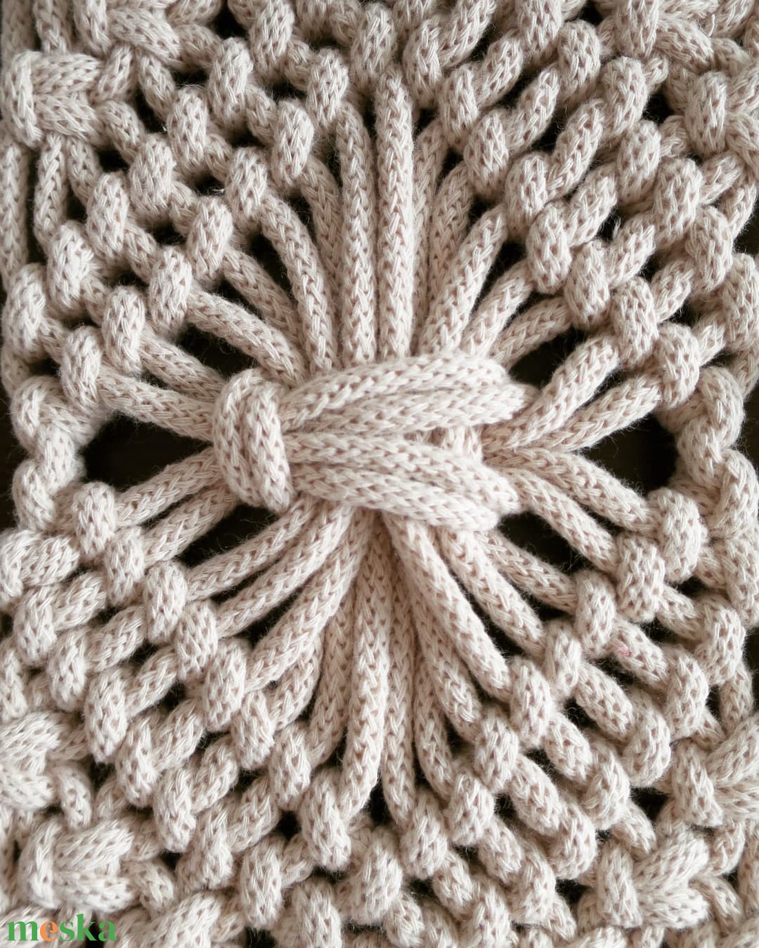 Makramé fali dísz nude színben - otthon & életmód - dekoráció - fali és függő dekoráció - falra akasztható dekor - Meska.hu