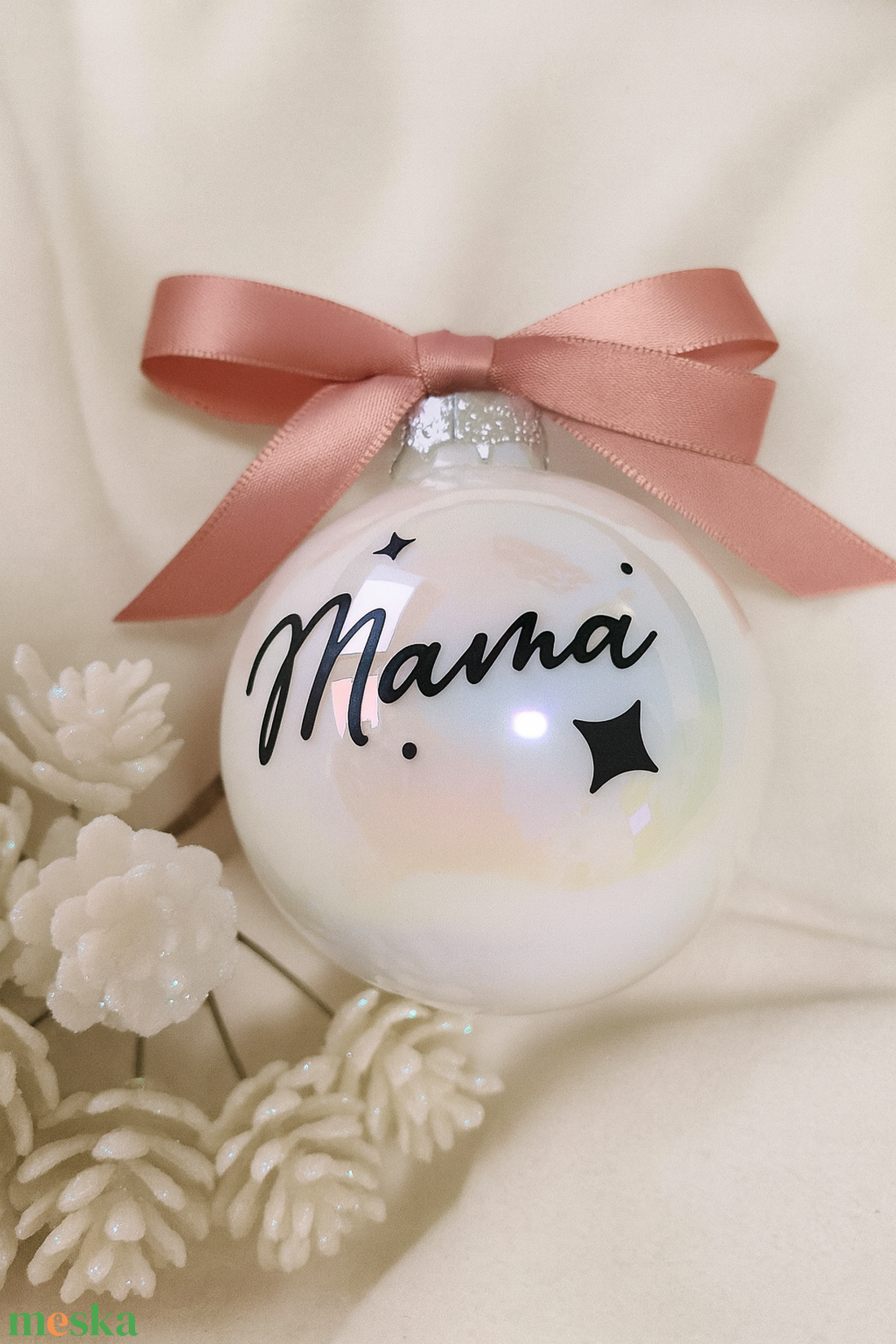 Névre szóló irizáló karácsonyi gömb, egyedi karácsonyfa dísz - karácsony - karácsonyi lakásdekoráció - karácsonyfadíszek - Meska.hu