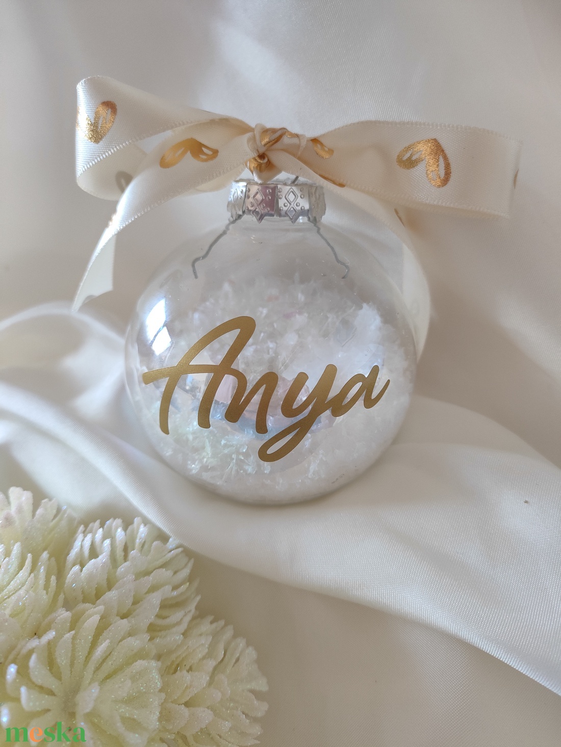 Átlátszó karácsonyi gömb tollal, műhóval töltve, üveggömb, névre szóló - karácsony - karácsonyi lakásdekoráció - karácsonyfadíszek - Meska.hu