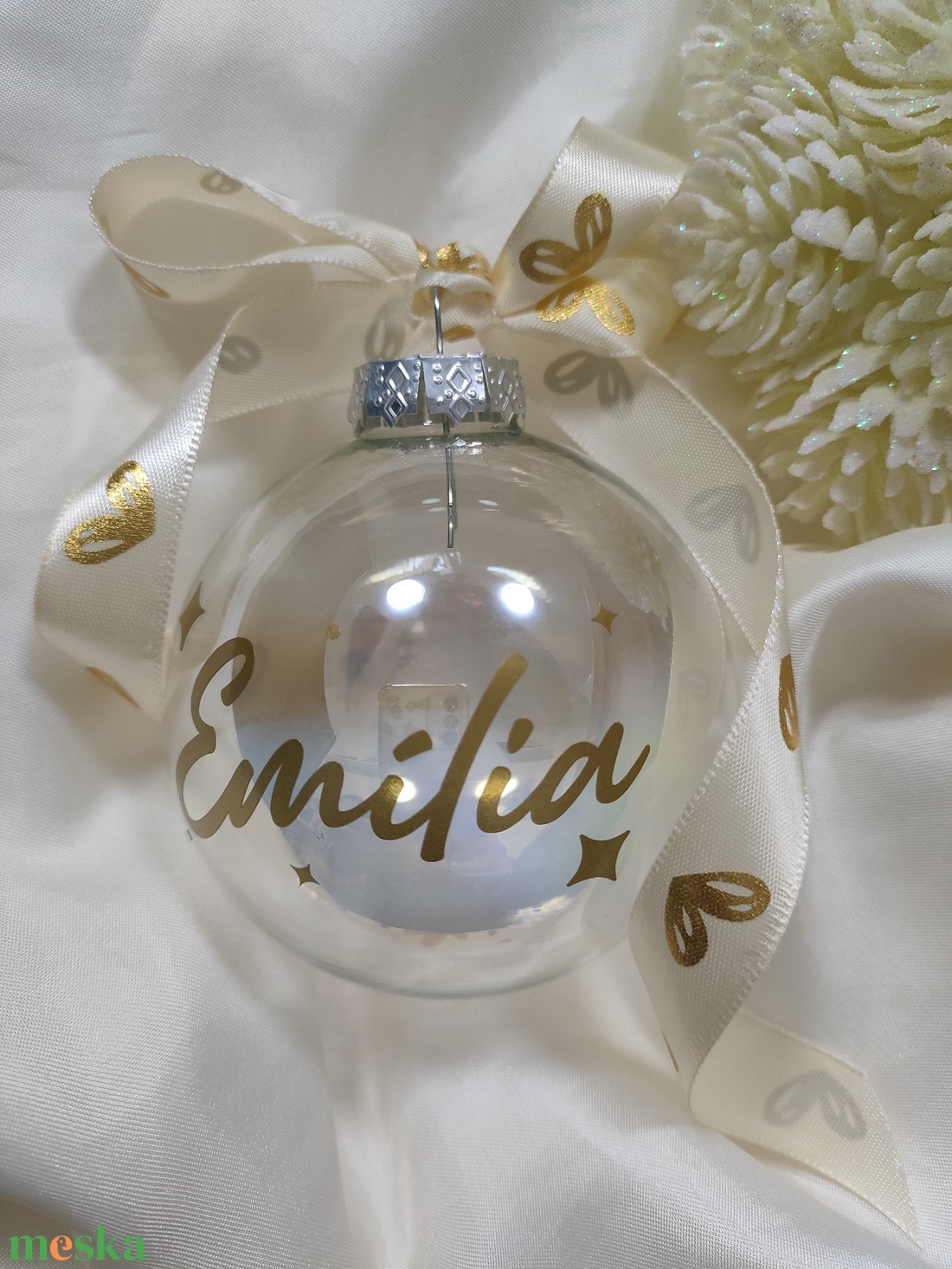Átlátszó karácsonyi gömb tollal, műhóval töltve, üveggömb, névre szóló - karácsony - karácsonyi lakásdekoráció - karácsonyfadíszek - Meska.hu