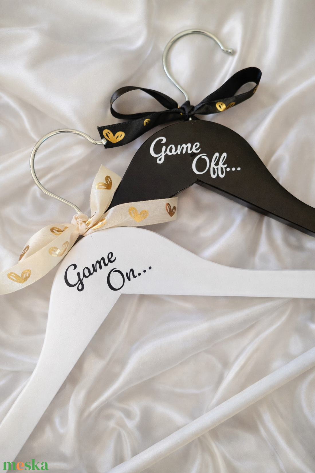 Vicces esküvői vállfa szett - menyasszony és vőlegény  - esküvő - dekoráció - helyszíni dekor - Meska.hu