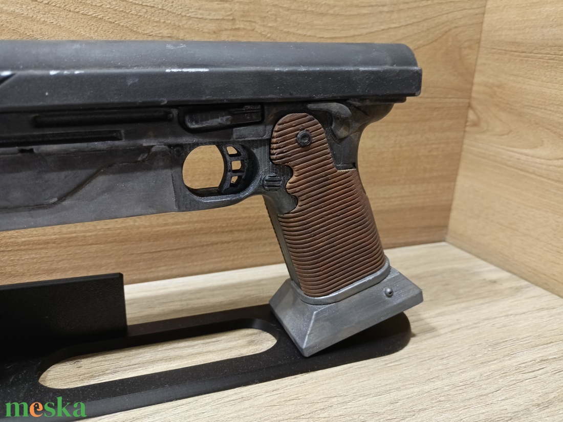 Egyedi Bo-Katan Westar-35 Pisztoly + Állvány � Kézzel Festett, Öregbített Változat - játék & sport - szerepjáték - Meska.hu