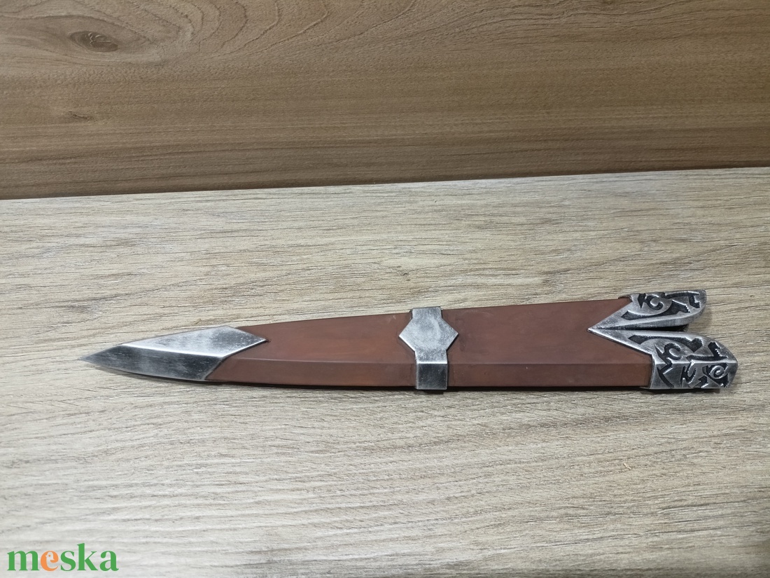 Skyrim Acél Tőr bőr markolattal + tok - 3D nyomtatott, kézzel festett - játék & sport - szerepjáték - Meska.hu