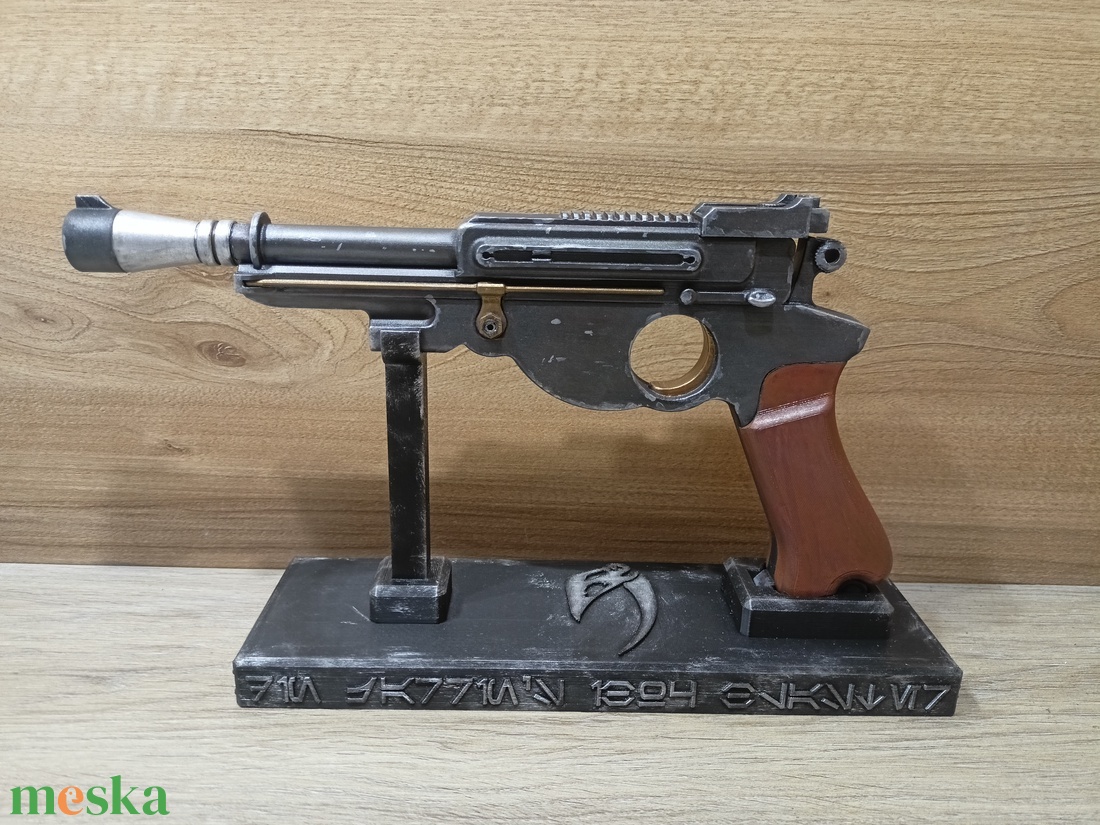 Mandalorian IB94 pisztoly + tartó� 3D nyomtatott modell, PLA, festett - játék & sport - szerepjáték - Meska.hu