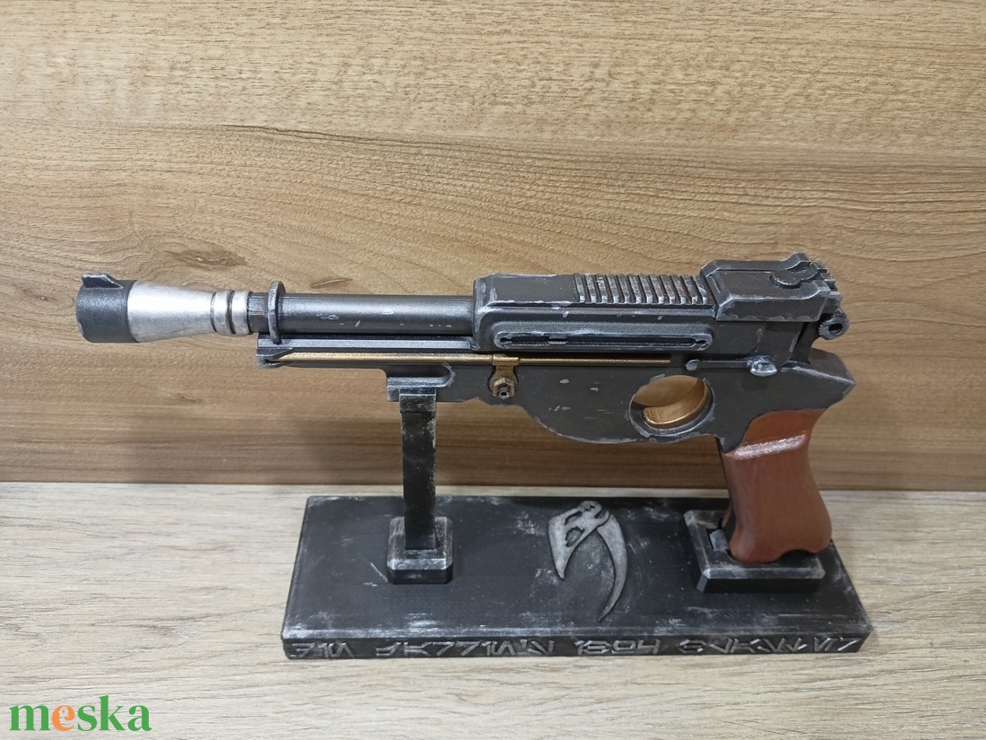 Mandalorian IB94 pisztoly + tartó� 3D nyomtatott modell, PLA, festett - játék & sport - szerepjáték - Meska.hu