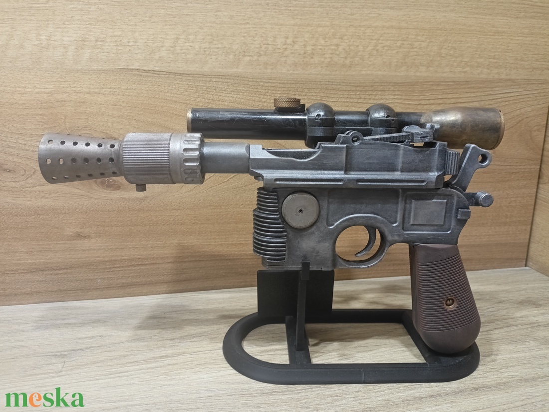 Han Solo DL-44 Lézerpisztoly replika - Két féle kivitelben! Airbrush festéssel - játék & sport - szerepjáték - Meska.hu