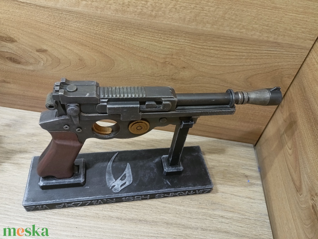 Mandalorian IB94 pisztoly + tartó� 3D nyomtatott modell, PLA, festett - játék & sport - szerepjáték - Meska.hu