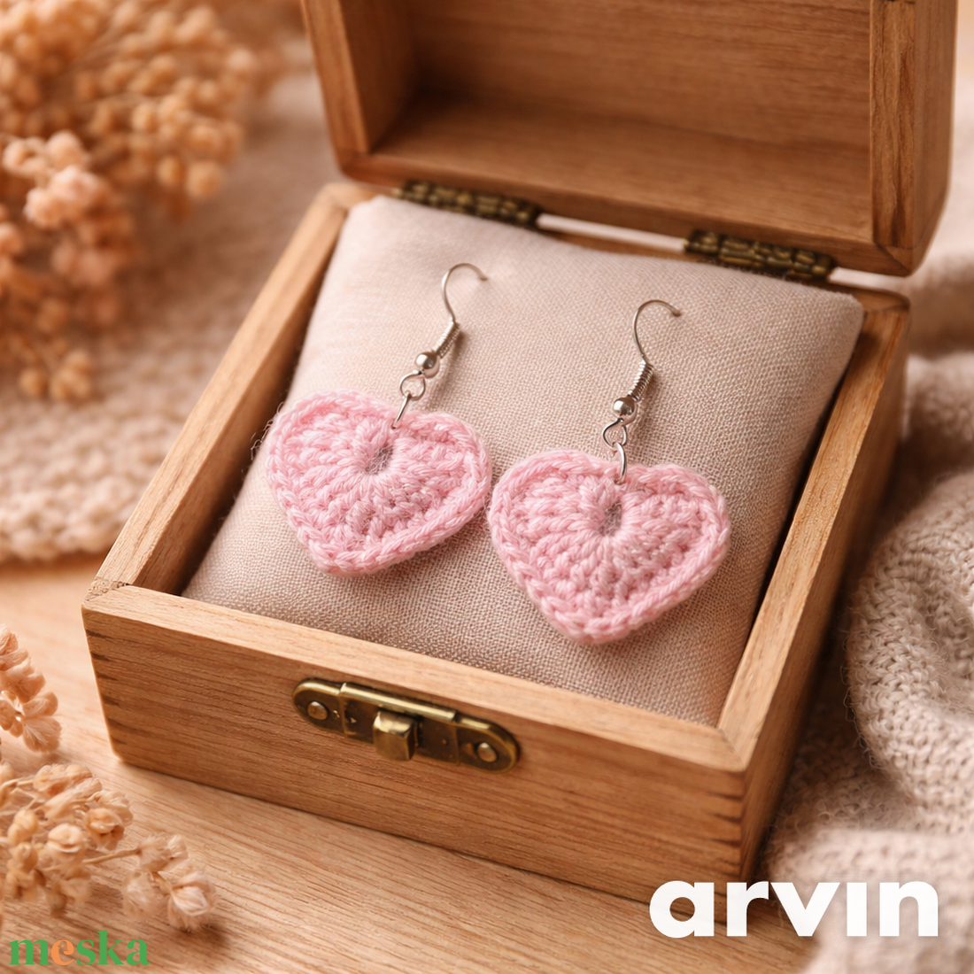 Horgolt szív alakú fülbevaló - ékszer - fülbevaló - lógó fülbevaló - Meska.hu