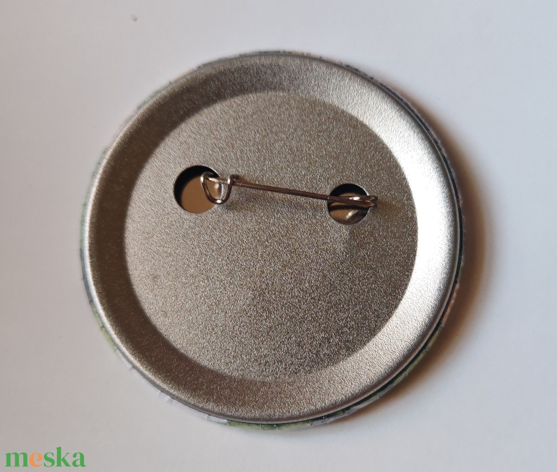 Egyedi 58 mm-es kitűző  - ékszer - kitűző és bross - Meska.hu