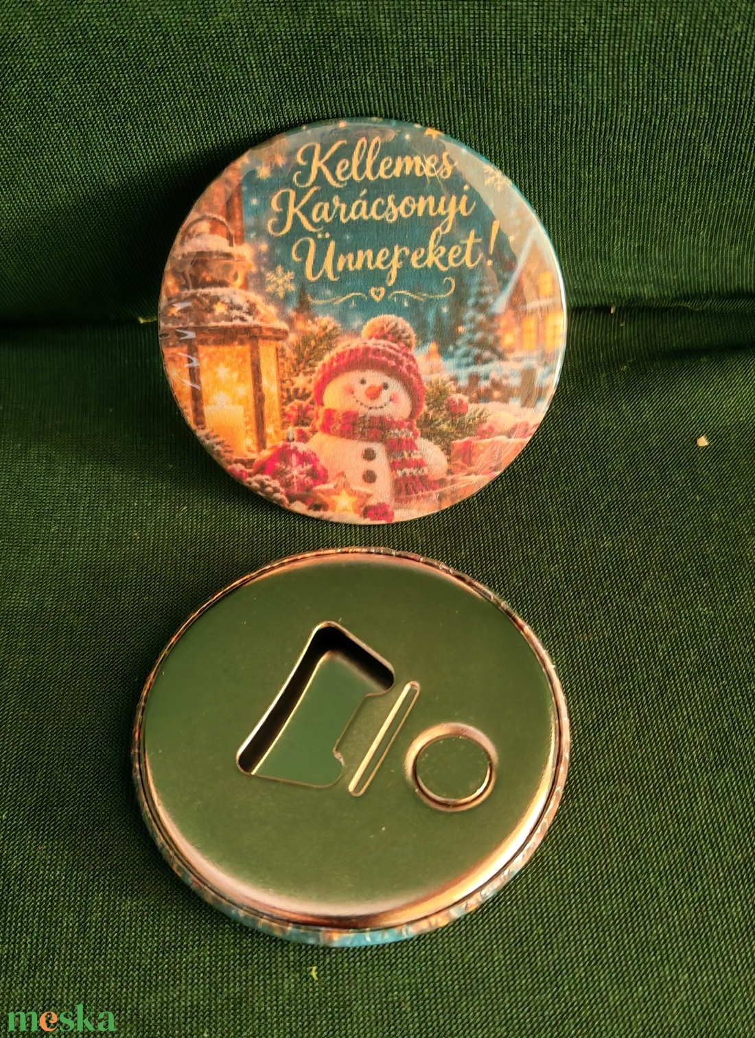 Hóemberes, karácsonyi 58 mm-es sörnyitós hűtő mágnes - otthon & életmód - konyhafelszerelés, tálalás - konyhai dekoráció - hűtőmágnes - Meska.hu