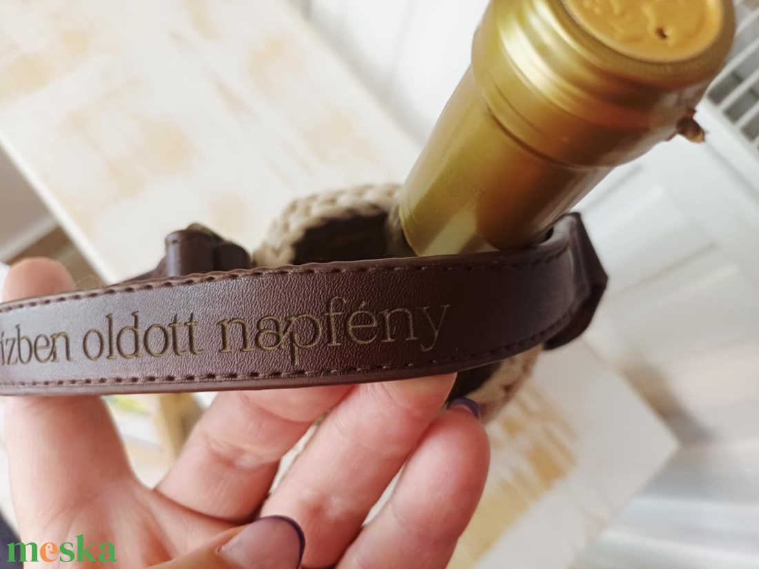 Horgolt bortartó gravírozott bőr foganytúval - otthon & életmód - konyhafelszerelés, tálalás - italos kellékek - italtartó - Meska.hu Horgolt bortartó gravírozott bőr foganytúval - otthon & életmód - konyhafelszerelés, tálalás - italos kellékek - italtartó - Meska.hu