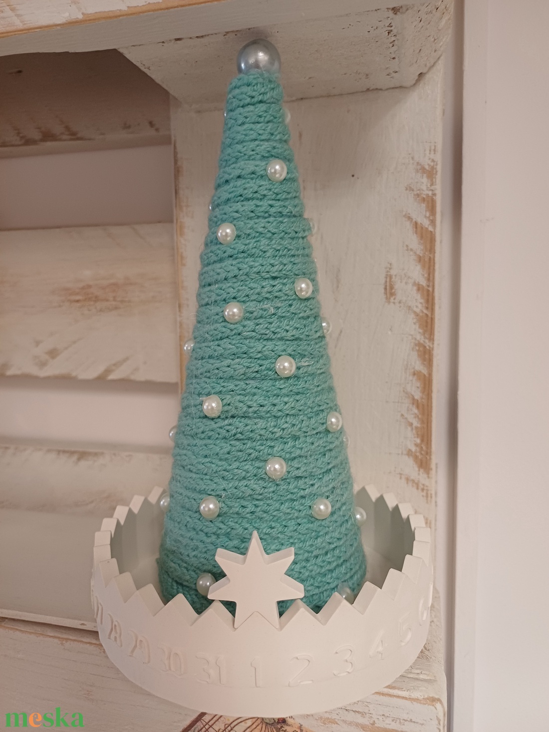 Naptártálka horgolt fenyőfával - karácsony - karácsonyi lakásdekoráció - karácsonyi lakásdíszek - Meska.hu