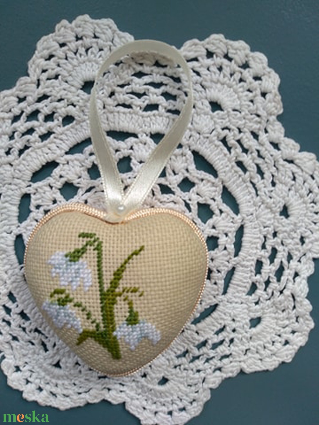 Hóvirágos szívecske - otthon & életmód - dekoráció - fali és függő dekoráció - függődísz - Meska.hu