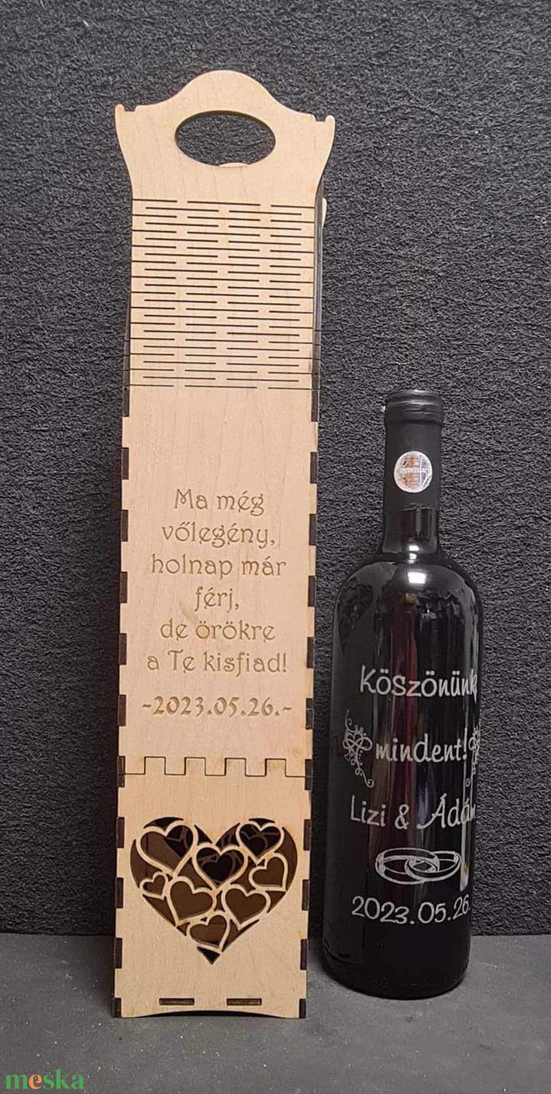 Egyedi gravírozott egri bikavér bor, egyedi gravírozott bortartóval - élelmiszer - alkoholos italok - Meska.hu