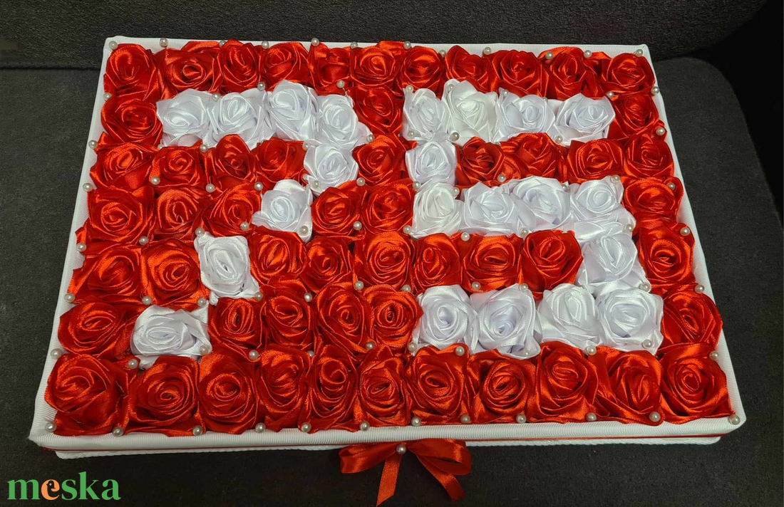 Születésnapos évszámos szatén rózsabox - otthon & életmód - dekoráció - asztal és polc dekoráció - díszdoboz - Meska.hu Születésnapos évszámos szatén rózsabox - otthon & életmód - dekoráció - asztal és polc dekoráció - díszdoboz - Meska.hu