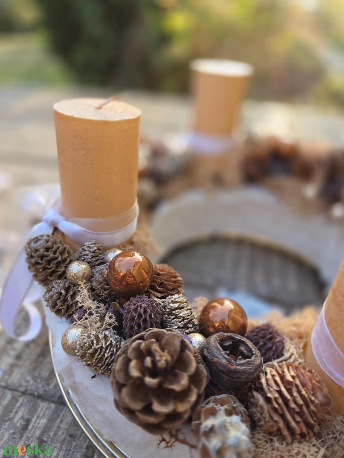 Téli Elegancia: Kézműves Arany-Fehér Adventi Koszorú - karácsony - adventi díszek - adventi gyertyadíszek és koszorúdíszek - Meska.hu