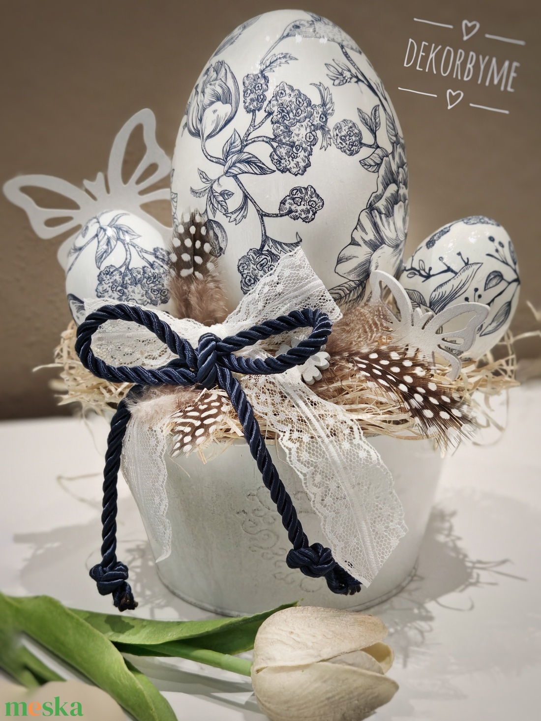 Porcelánhatású húsvéti asztaldísz � decoupage technikával készített nagy tojások, vintage dekoráció - ünnepi díszek, dekorációk - húsvéti díszek és dekorációk - húsvéti asztaldíszek - Meska.hu