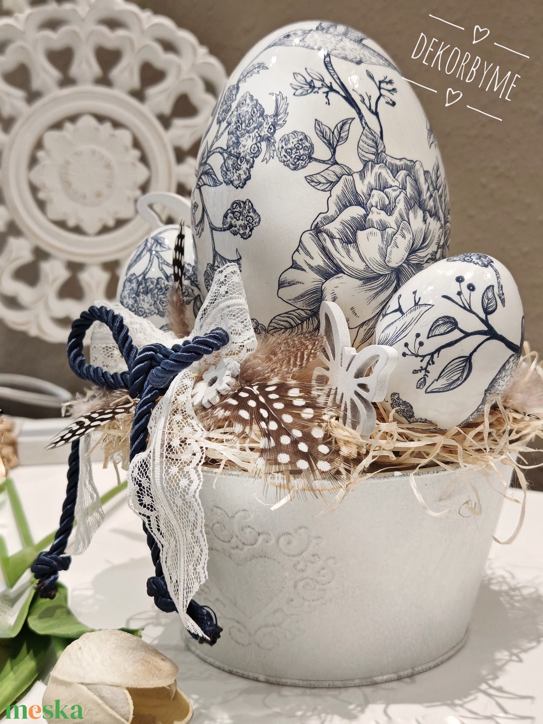 Porcelánhatású húsvéti asztaldísz � decoupage technikával készített nagy tojások, vintage dekoráció - ünnepi díszek, dekorációk - húsvéti díszek és dekorációk - húsvéti asztaldíszek - Meska.hu