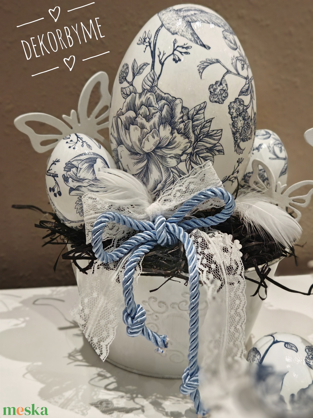 Porcelánhatású húsvéti asztaldísz � decoupage technikával készített nagy tojások, vintage dekoráció - ünnepi díszek, dekorációk - húsvéti díszek és dekorációk - húsvéti asztaldíszek - Meska.hu