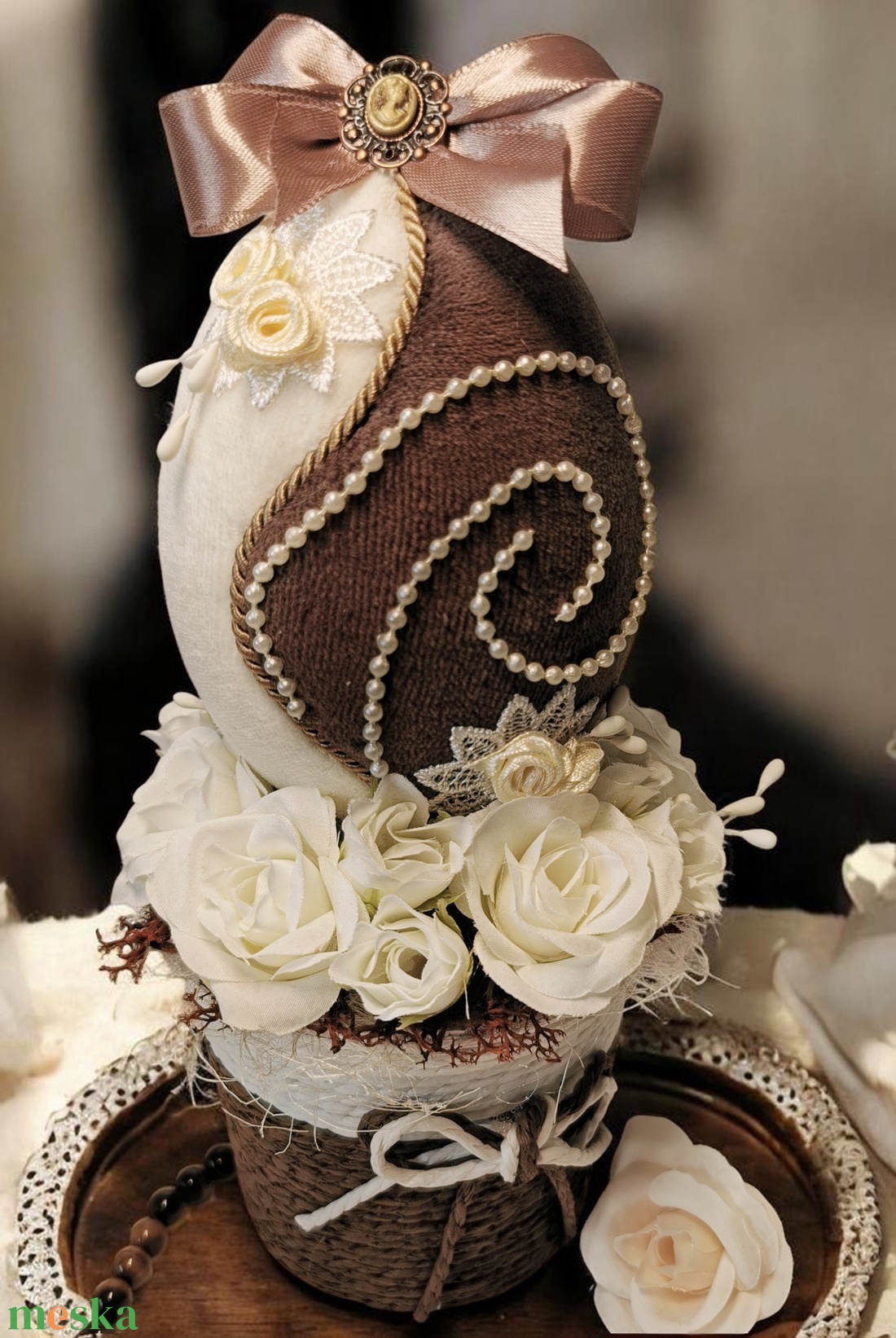 Elegáns vintage húsvéti asztaldísz bársony tojással � romantikus, kézműves dekoráció - ünnepi díszek, dekorációk - húsvéti díszek és dekorációk - húsvéti asztaldíszek - Meska.hu